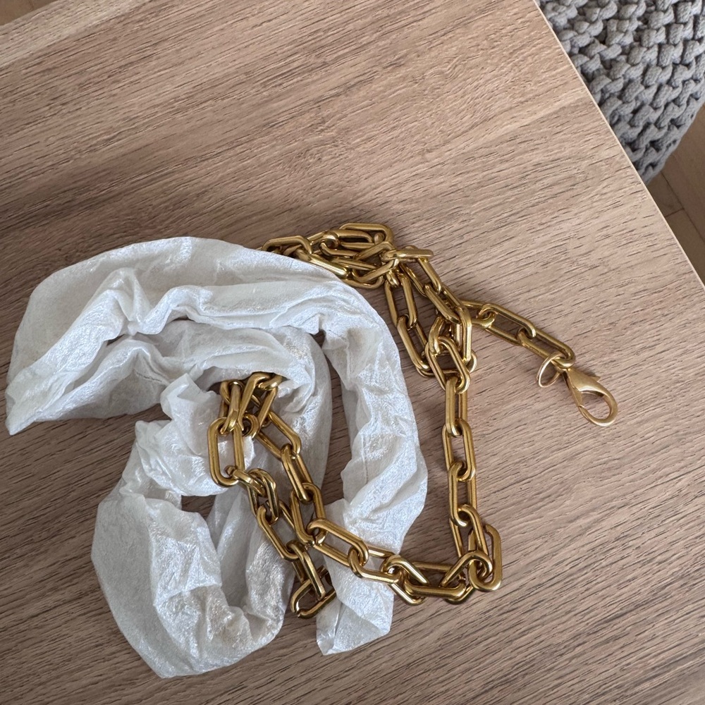 Elegant Gold bag Chain